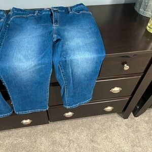 Chicos size 2.5 Crop jeans - barely worn